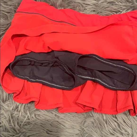 Lululemon women’s red skirt size 10 - Picture 6 of 7